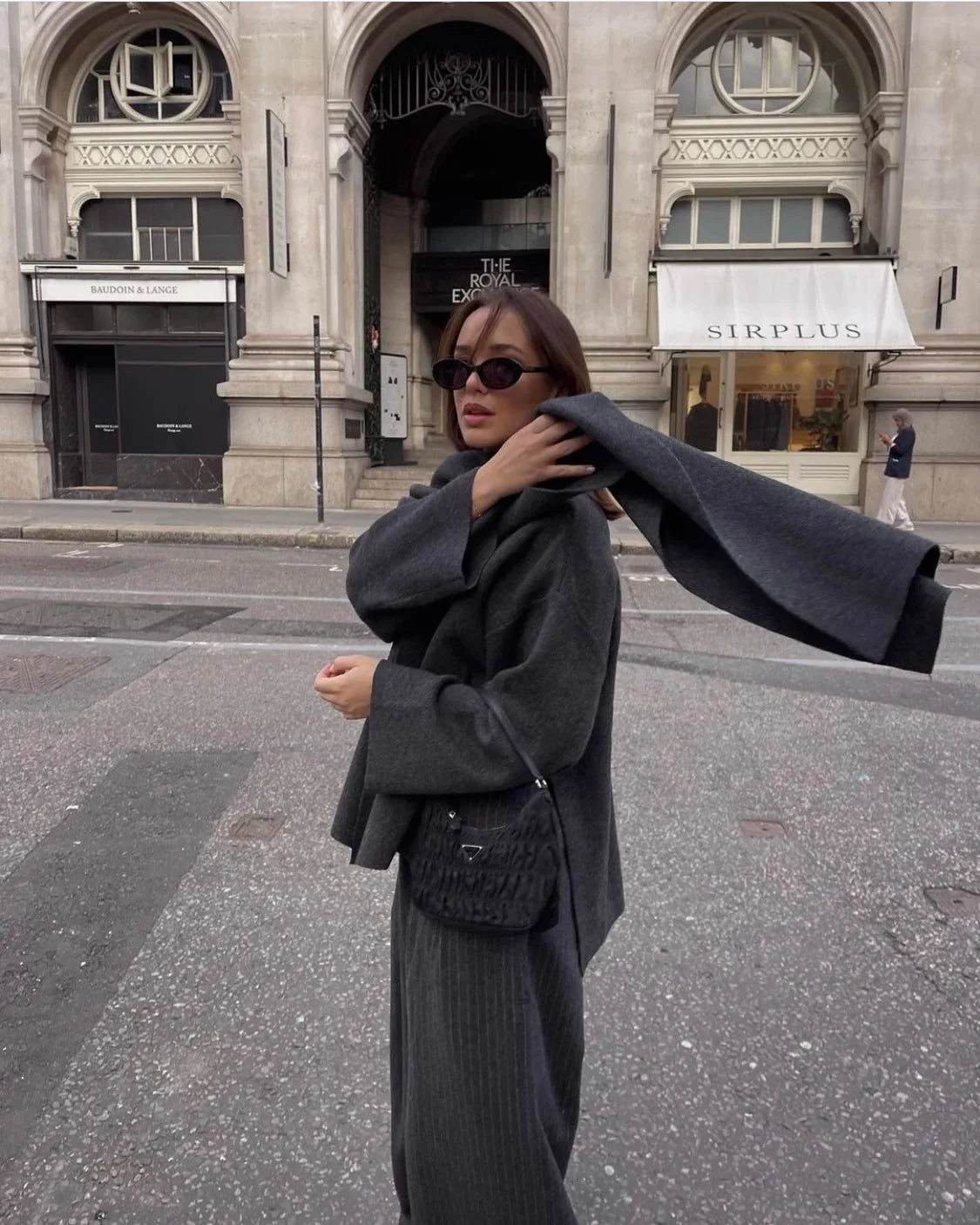 Autumn Winter New Female Cape Solid Long Sleeve Knitted Coat Fashion Scarf Collar Warm Women Short Jacket Elegant Streetwear